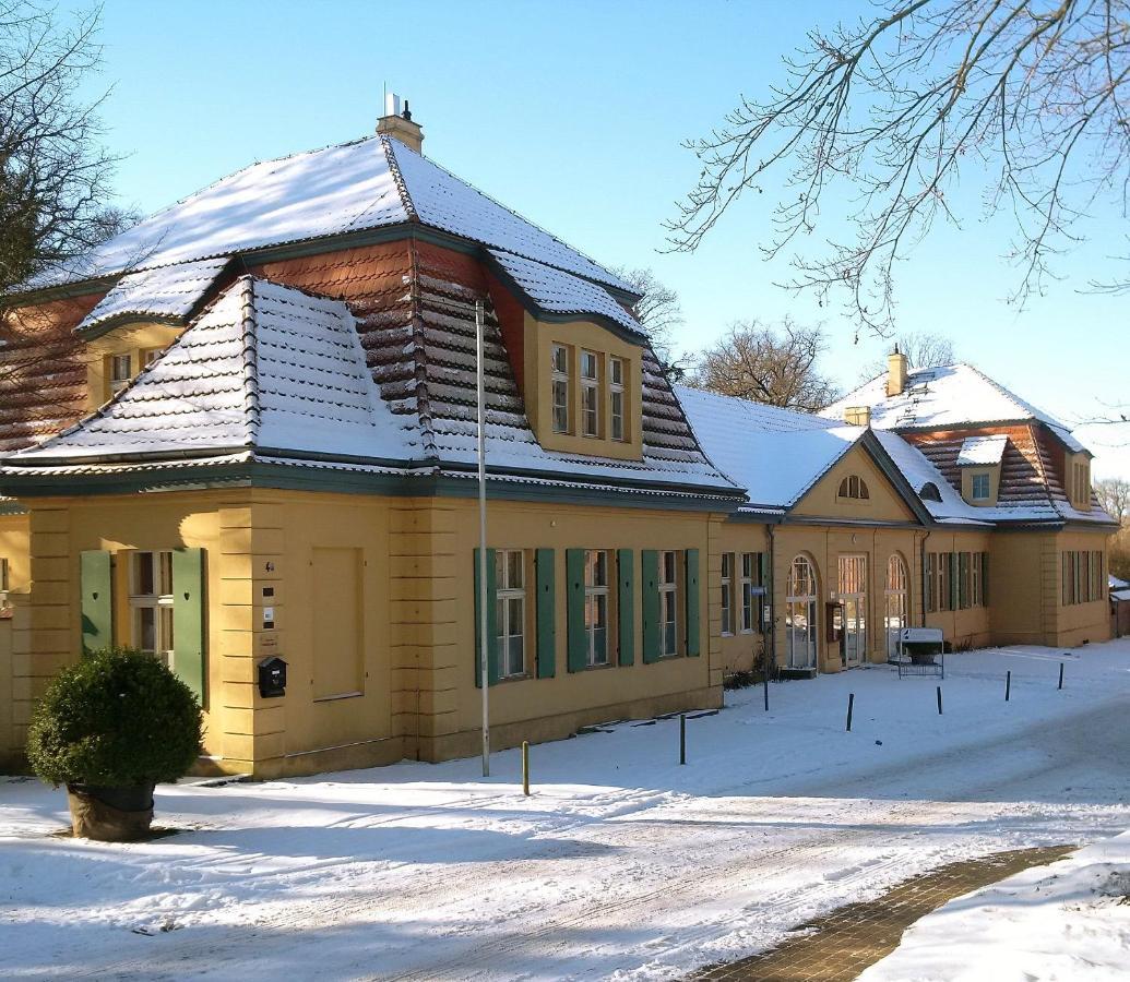 Hotel Kavaliershaus Krumke - das Gästehaus im Schlosspark Exterior foto